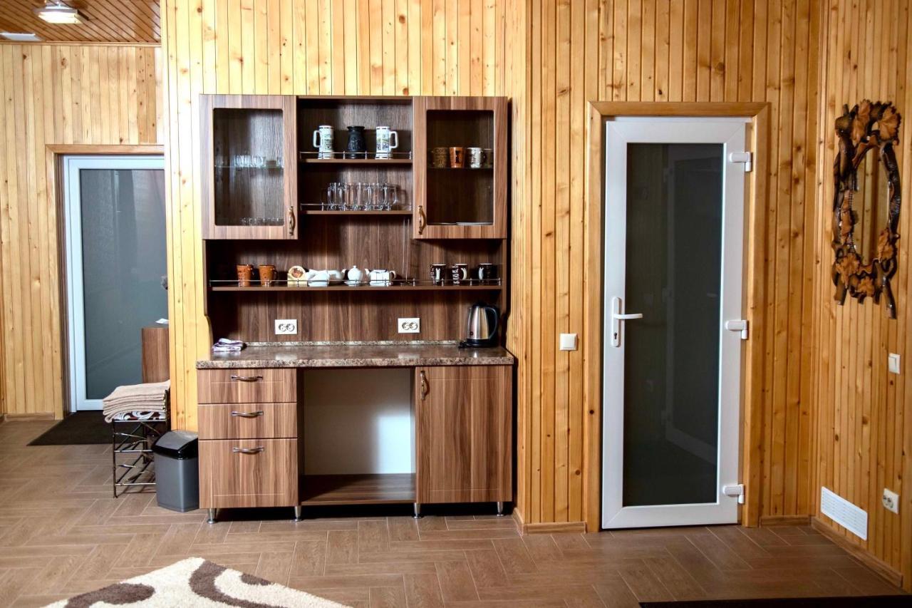Вілія Hotel Lomacsinci Kültér fotó