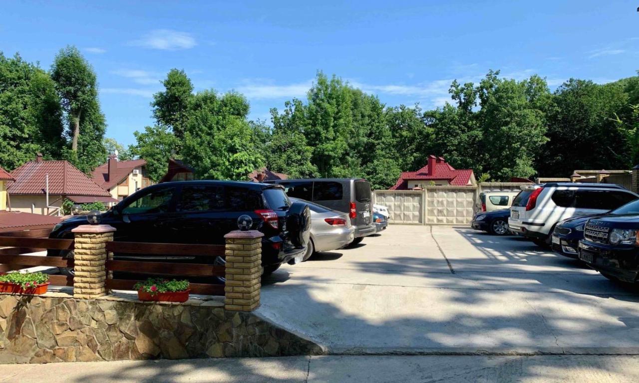 Вілія Hotel Lomacsinci Kültér fotó