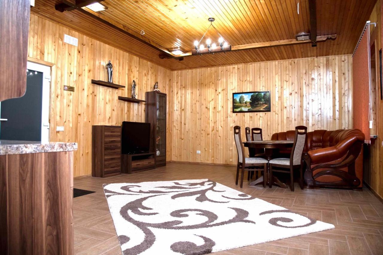 Вілія Hotel Lomacsinci Kültér fotó