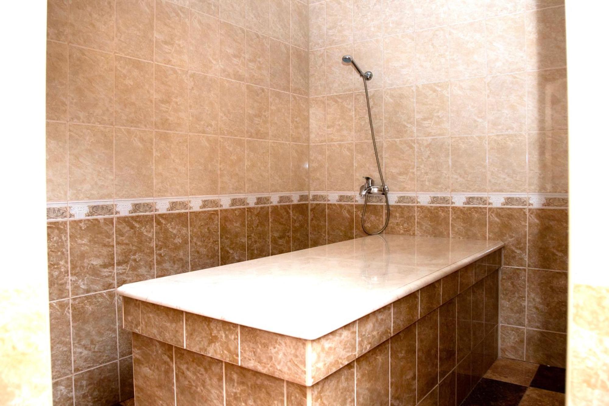 Вілія Hotel Lomacsinci Kültér fotó