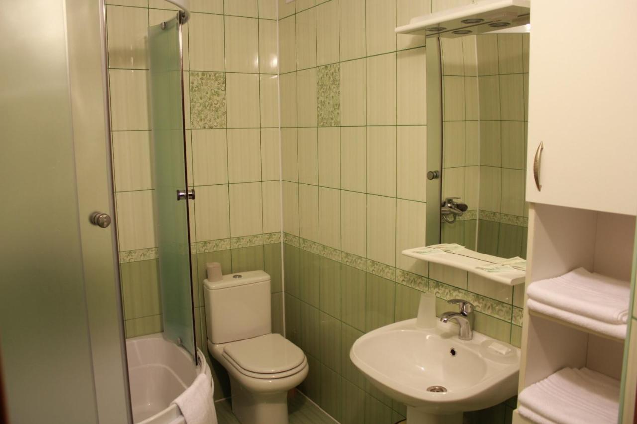 Вілія Hotel Lomacsinci Kültér fotó